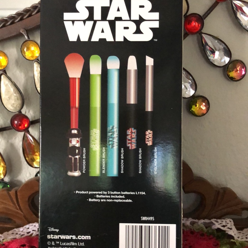 MWT Disney Star Wars 5 Piece Cosmetic Brushes - Picture 4 of 5